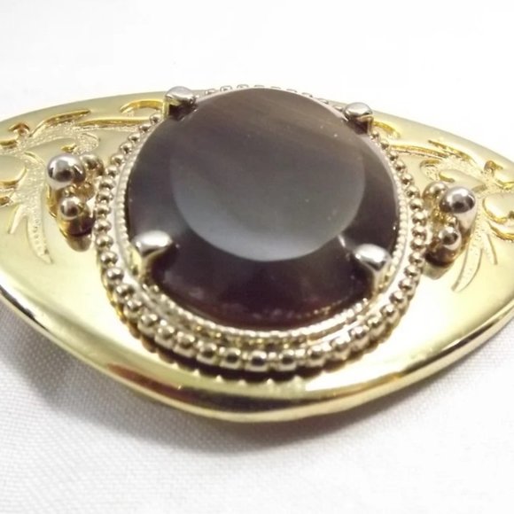 Striated Faux Stone in a Gold Tone Brassy Metal Triangular Belt Buckle - Picture 2 of 8